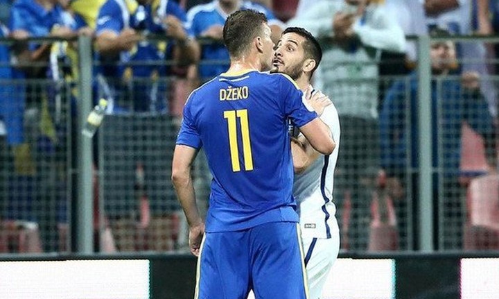 Horúco v Zenici, Džeko udrel do tváre Manolasa